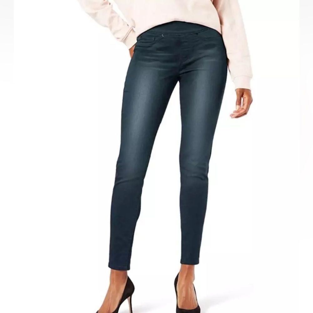 Signature Levi Strauss Gold Label Womens Totally Shaping Pull-On Skinny Jeans
